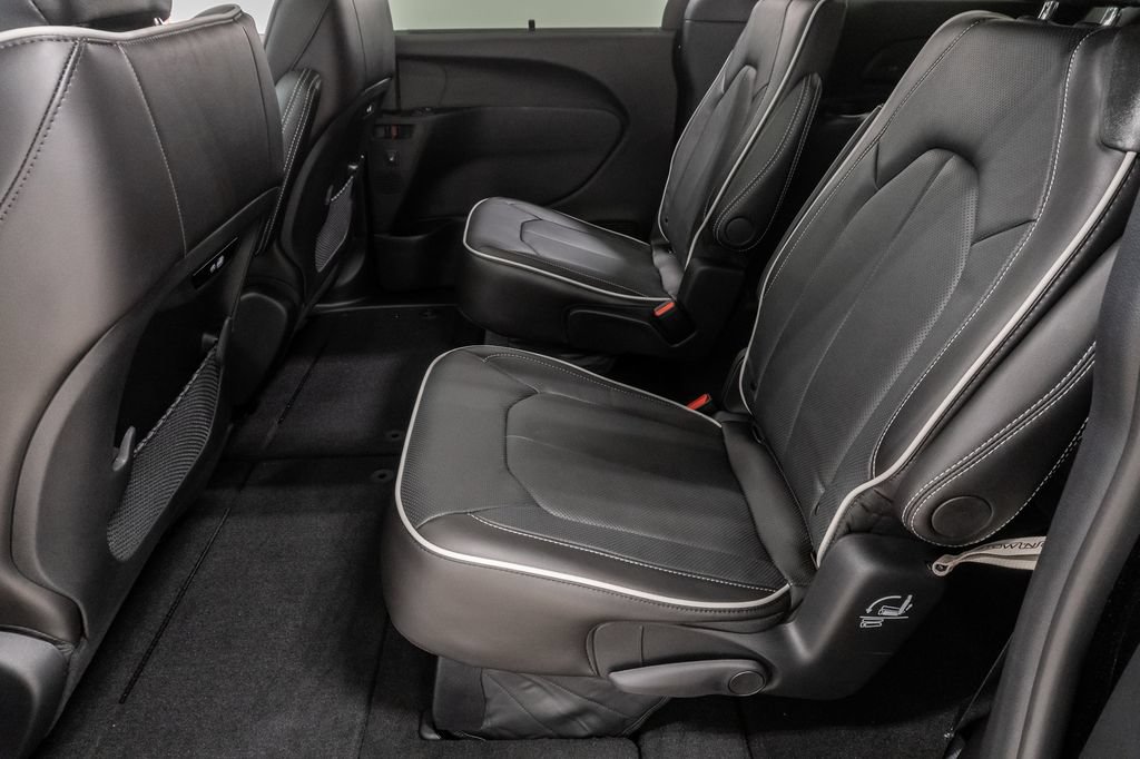 New 2027 Chrysler Pacifica Limited FWD image 28