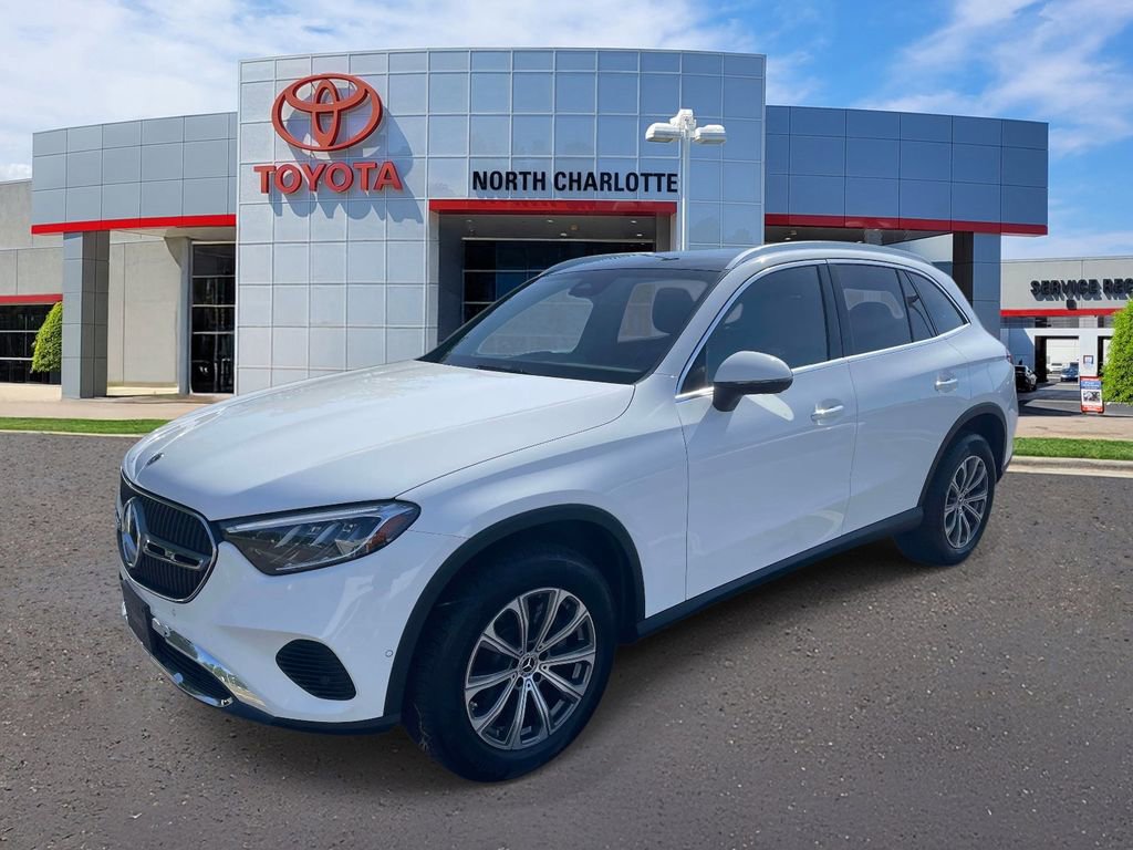 Used 2024 Mercedes-Benz GLC 300 4MATIC image 4