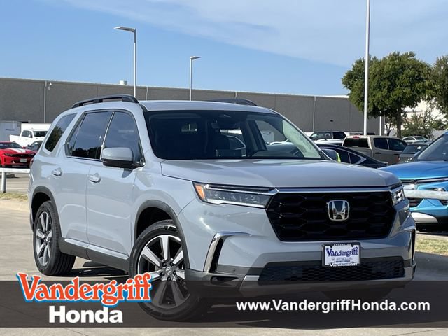 Used 2024 Honda Pilot Touring image 1