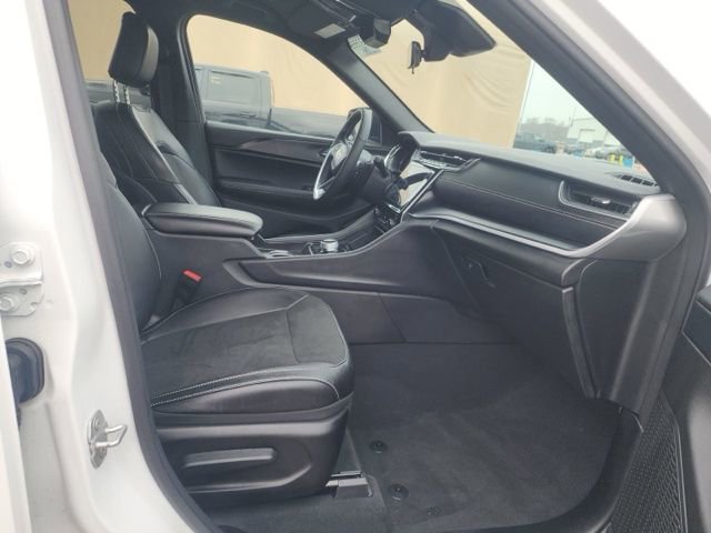 Used 2025 Jeep Grand Cherokee Altitude image 10