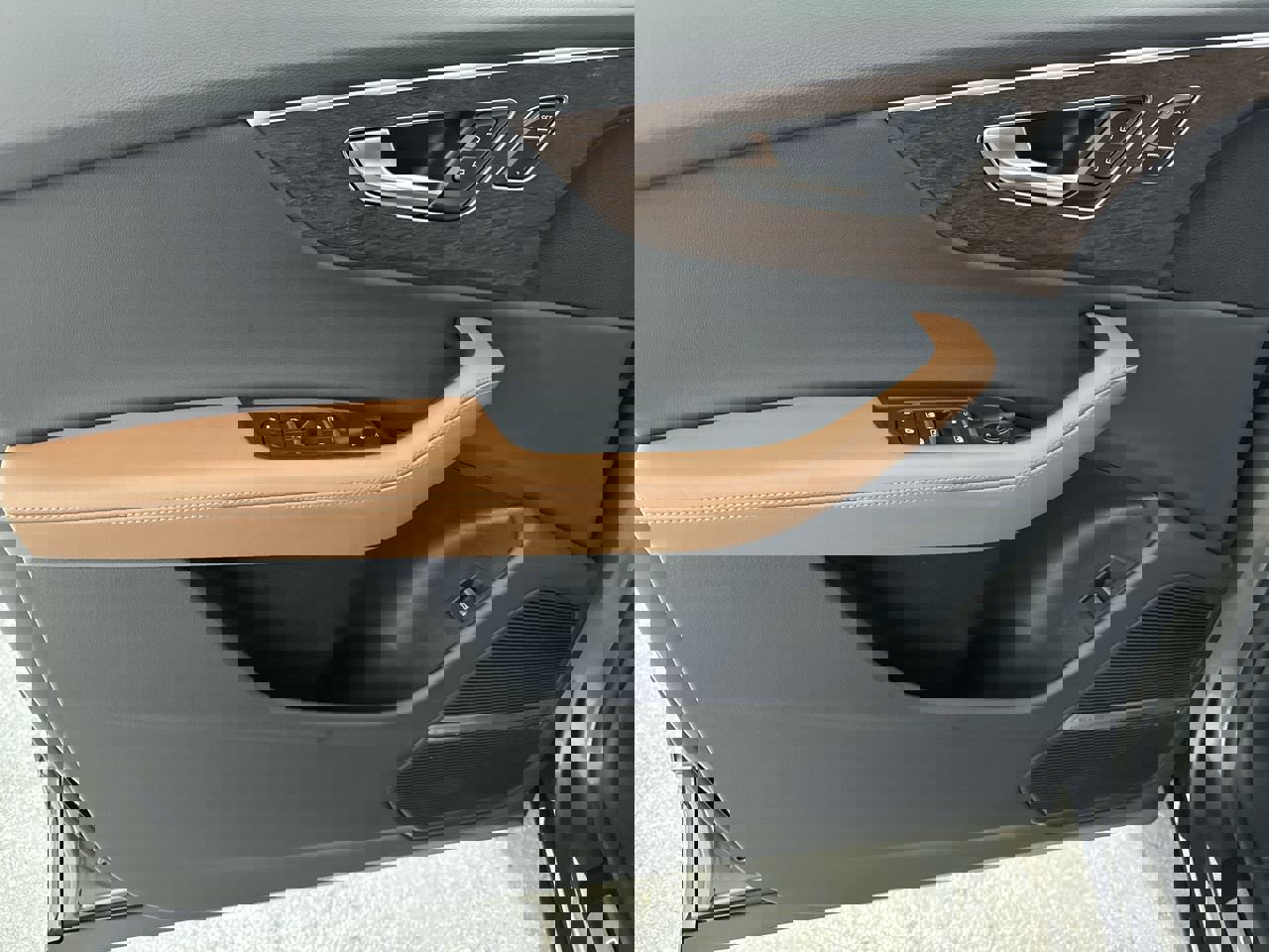 Used 2024 Audi Q8 Premium Plus w/ Premium Plus Package image 19