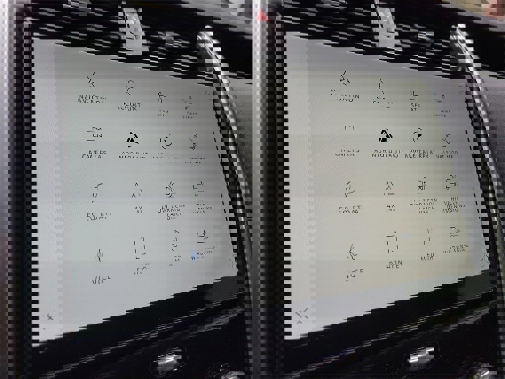 New 2025 Land Rover Discovery S image 31