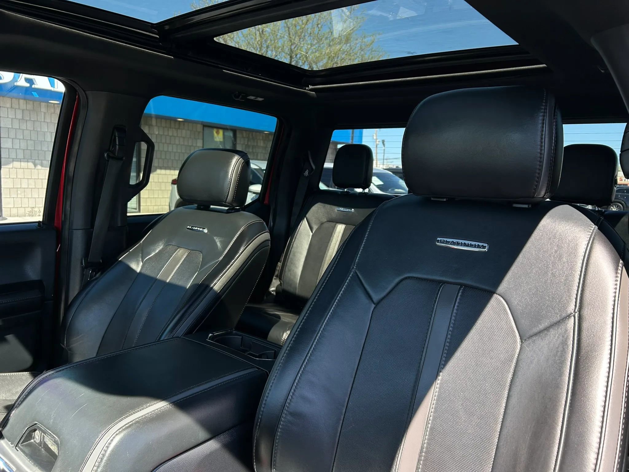 Used 2019 Ford F150 Platinum w/ Equipment Group 701A Luxury AWD/4WD image 6