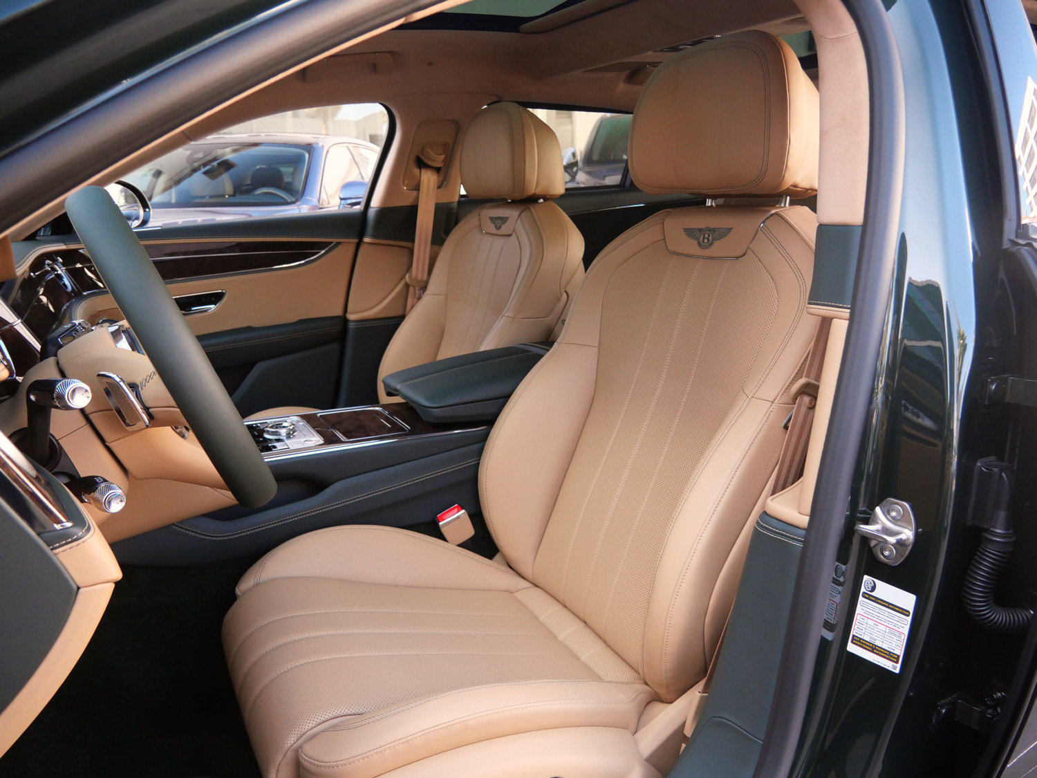 New 2026 Bentley Flying Spur V8 AWD/4WD image 16