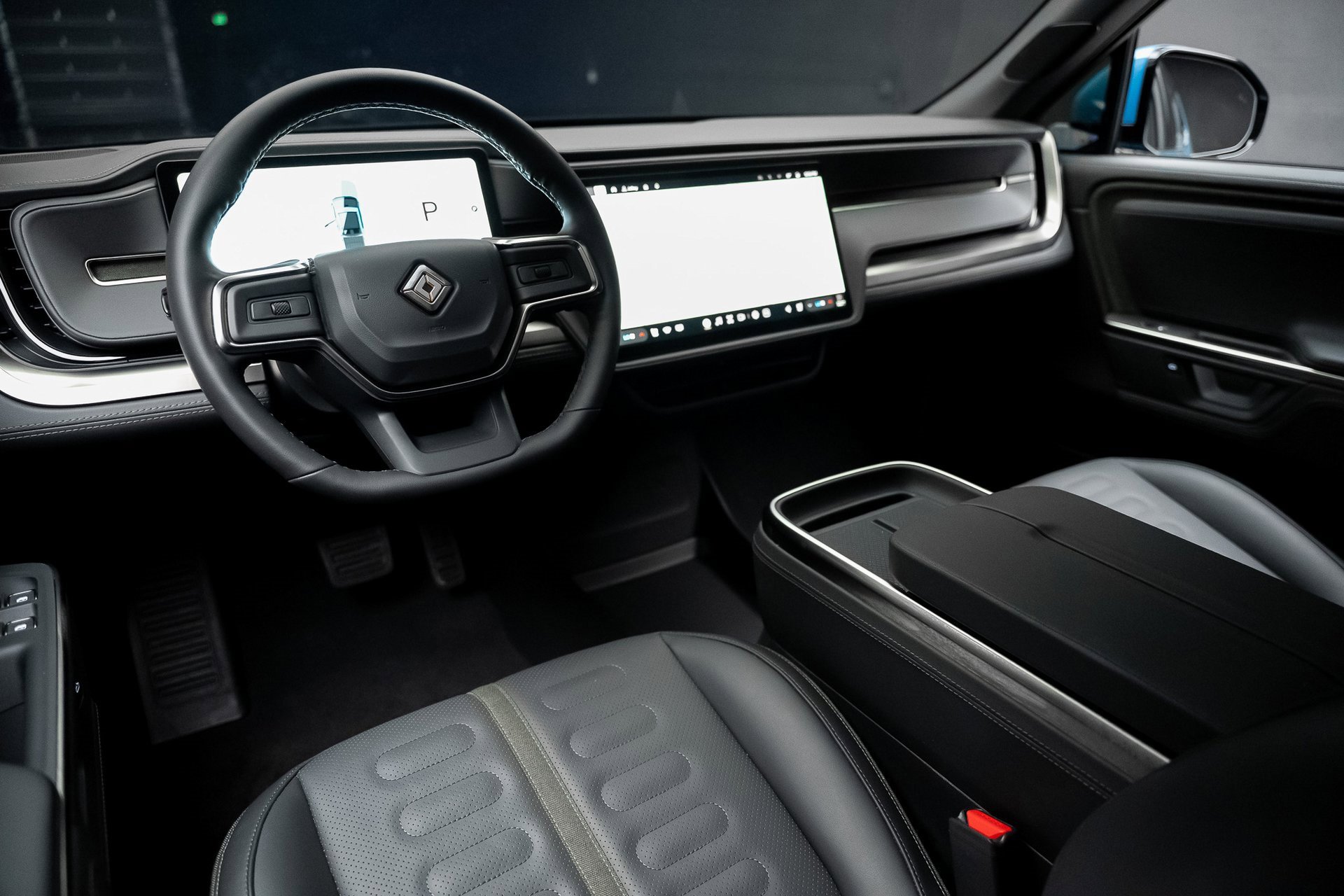 Used 2025 Rivian R1T Adventure image 2