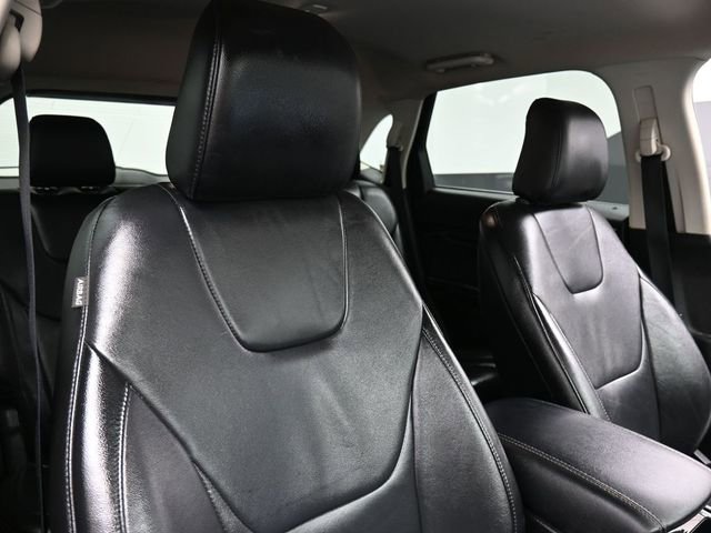 Used 2020 Ford Edge Titanium image 28