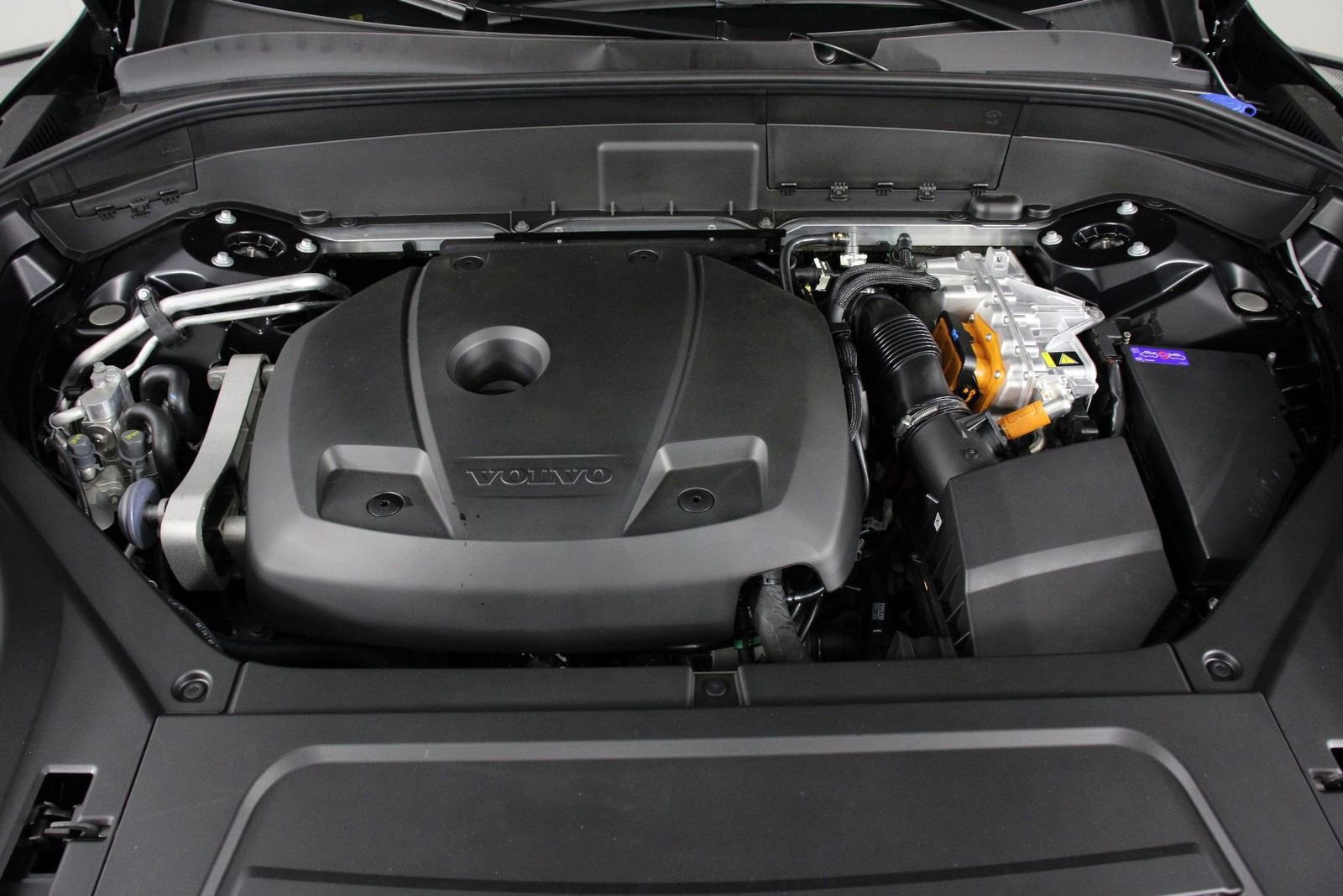 New 2026 Volvo XC90 T8 Plus w/ Protection Package Premier image 12