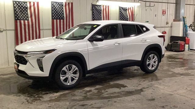 New 2026 Chevrolet Trax LS w/ Driver Confidence Package FWD image 2