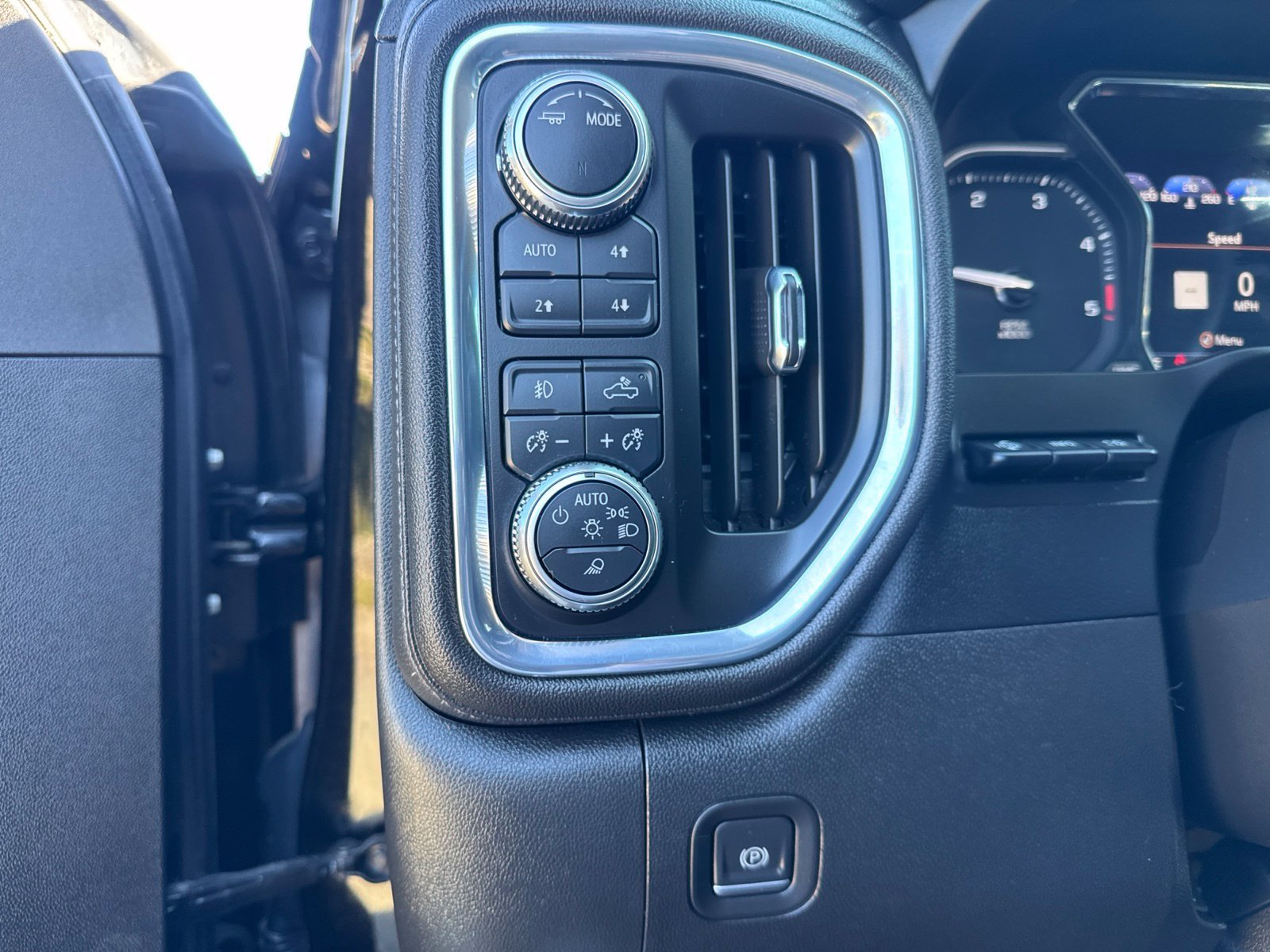 Used 2023 GMC Sierra 3500 Denali w/ Denali Ultimate Package AWD/4WD image 24