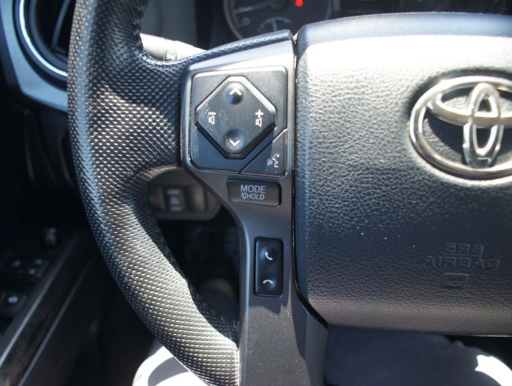 Used 2020 Toyota Tacoma TRD Off-Road w/ Technology Package AWD/4WD image 8