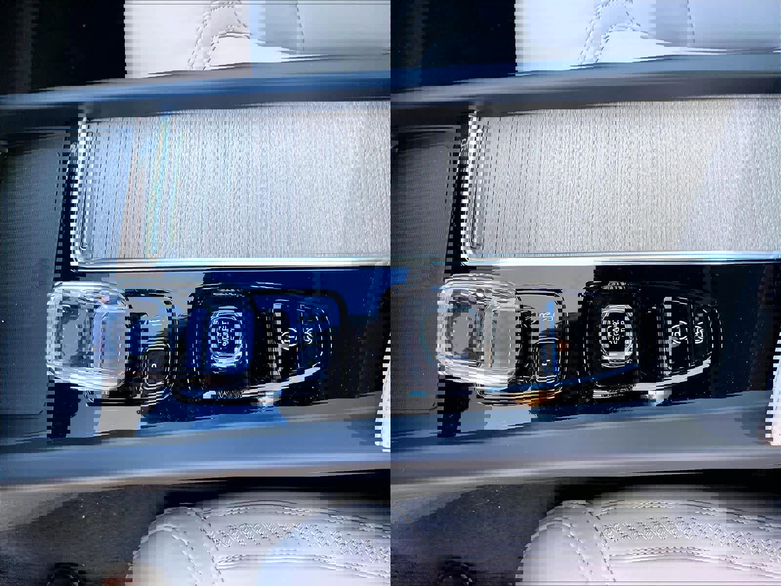 New 2026 Volvo XC60 T8 Plus w/ Protection Package Premier image 10