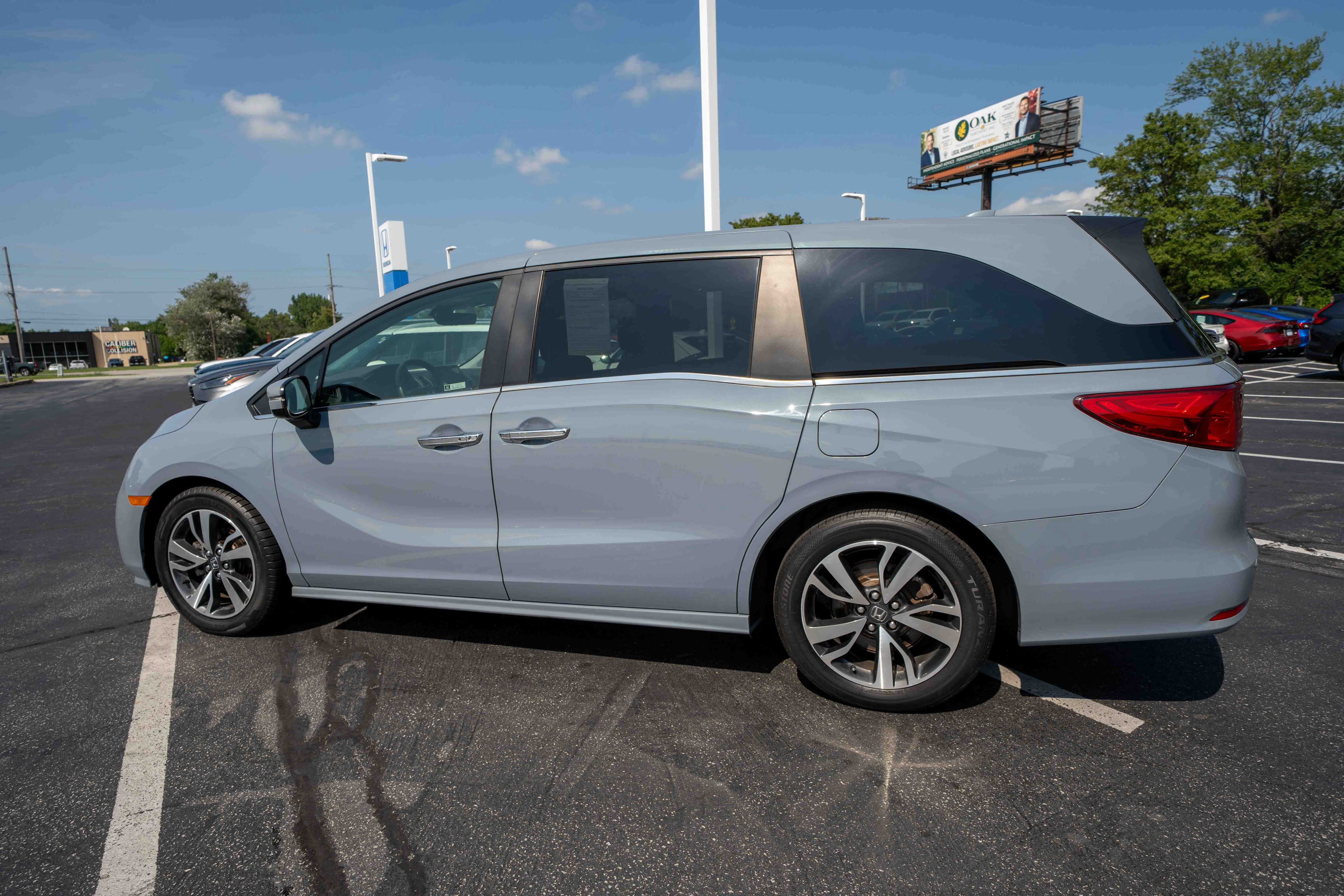 Used 2023 Honda Odyssey Touring image 4