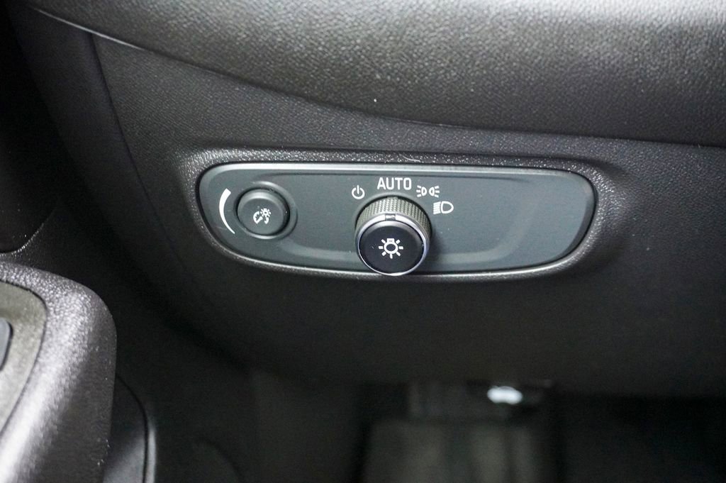 Used 2023 Chevrolet Equinox LS image 23