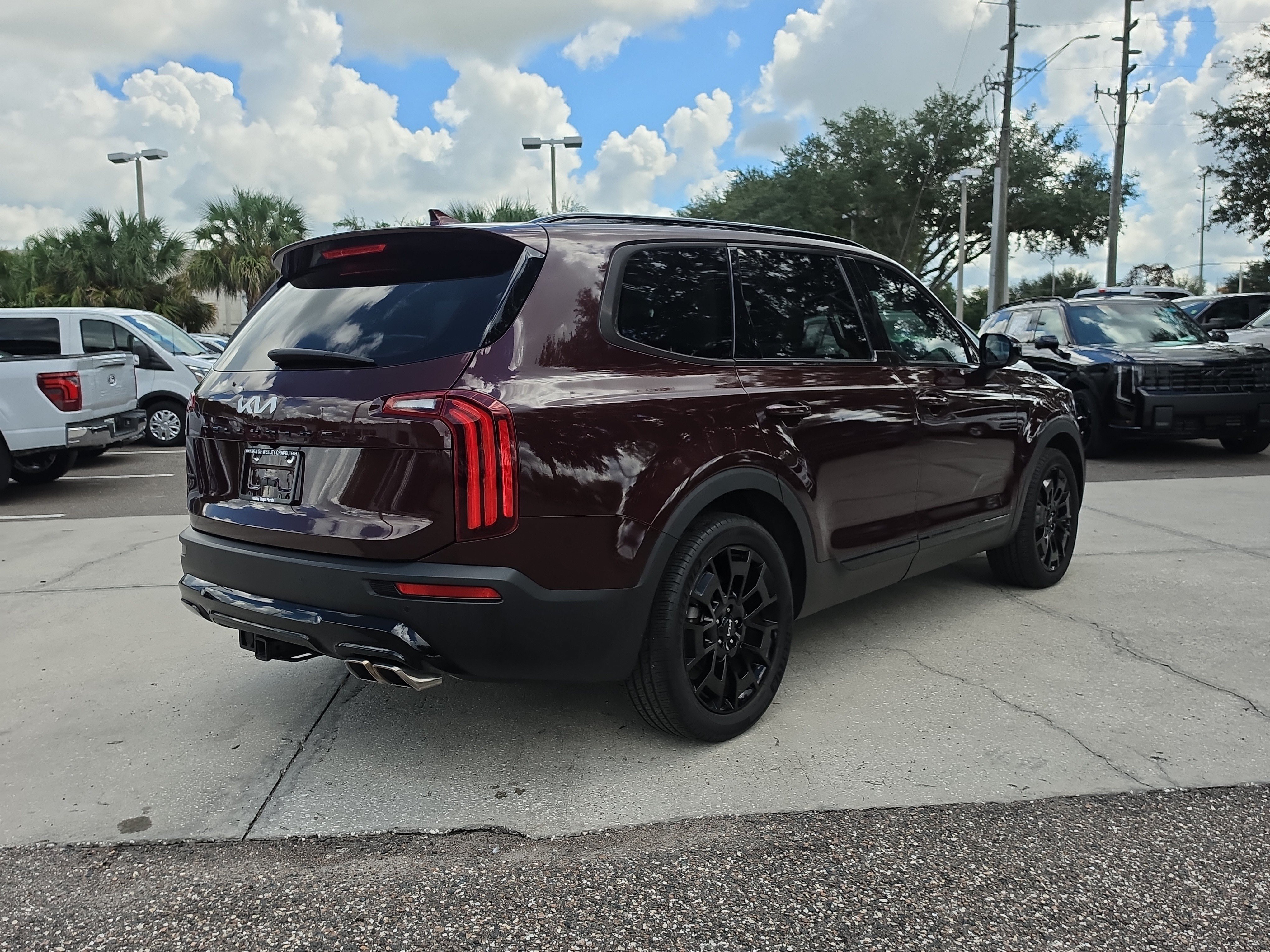 Certified 2022 Kia Telluride SX w/ Nightfall Edition Package AWD/4WD image 8