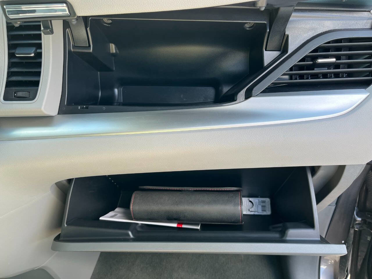 Used 2017 Toyota Sienna LE AWD/4WD image 26