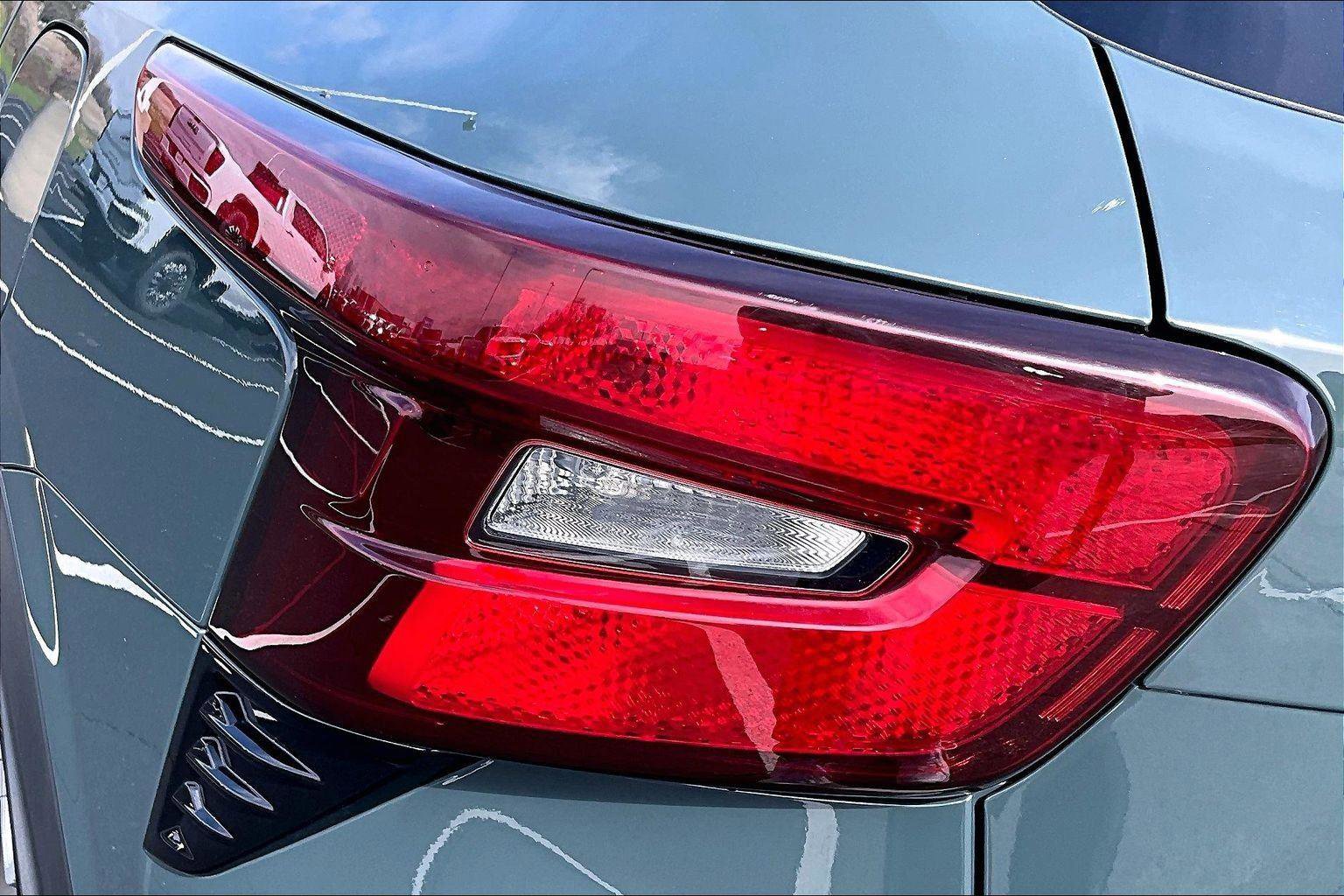 Used 2025 Chevrolet Trax LT FWD image 31