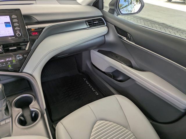 Used 2023 Toyota Camry SE image 15