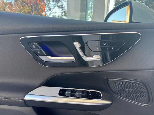 Used 2025 Mercedes-Benz GLC 350e 4MATIC image 21