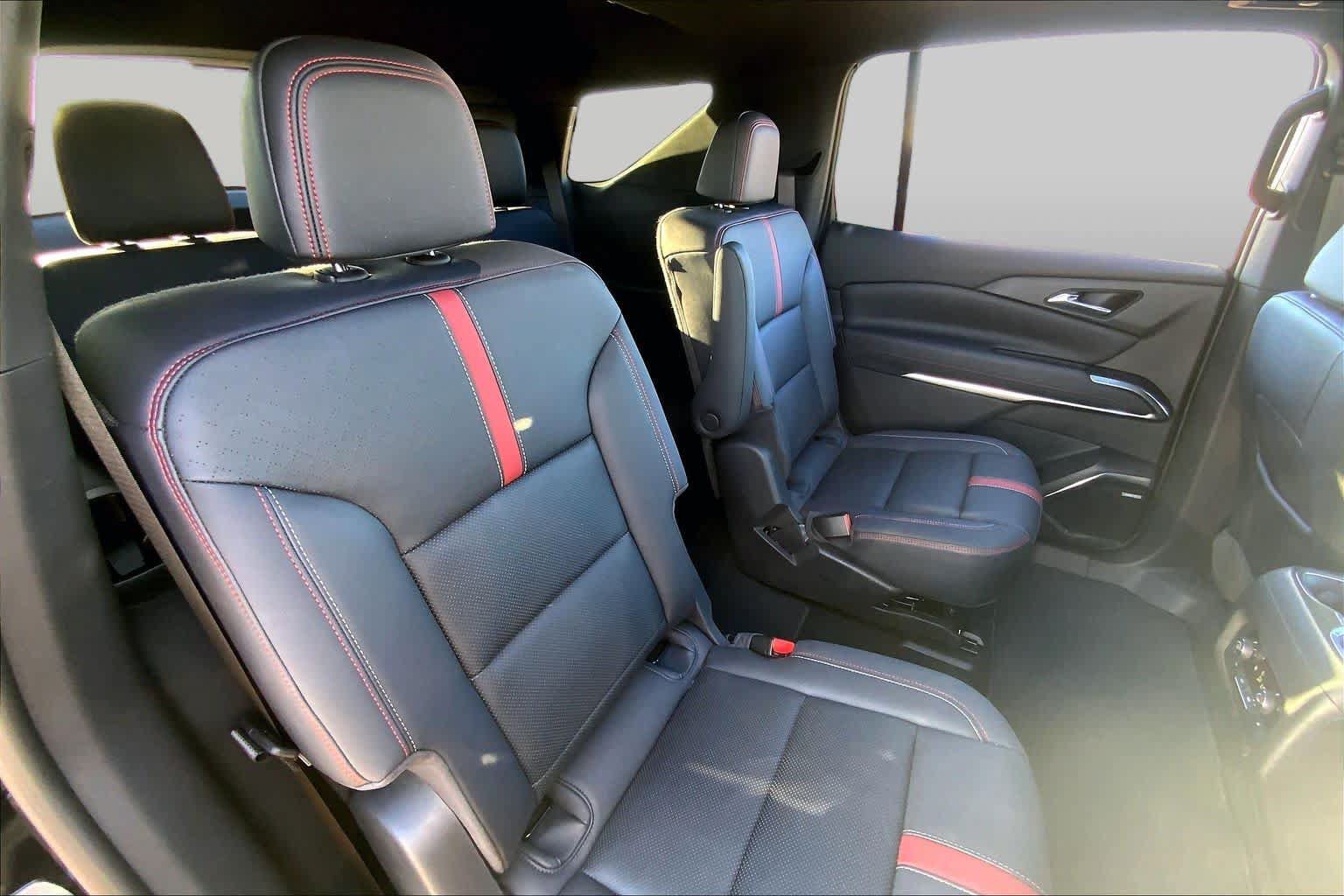 Used 2024 Chevrolet Traverse RS AWD/4WD image 19