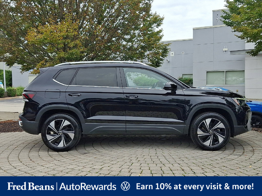 Certified 2025 Volkswagen Taos SE AWD/4WD image 9