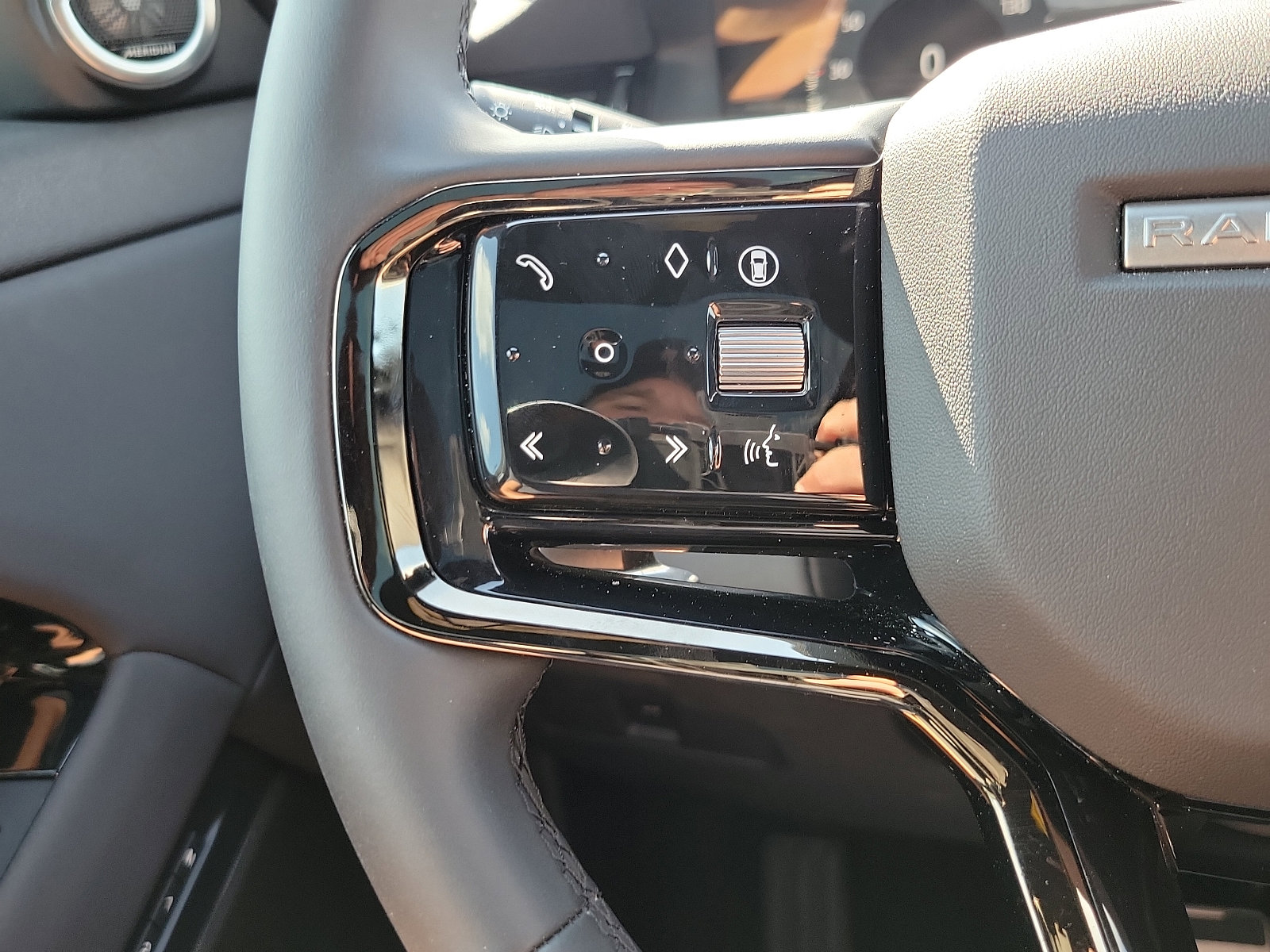 Used 2024 Land Rover Range Rover Evoque Dynamic SE image 20