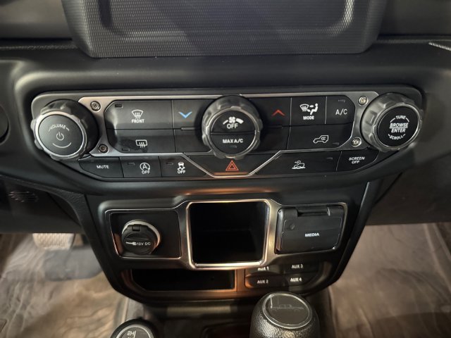 Used 2022 Jeep Gladiator Sport AWD/4WD image 3