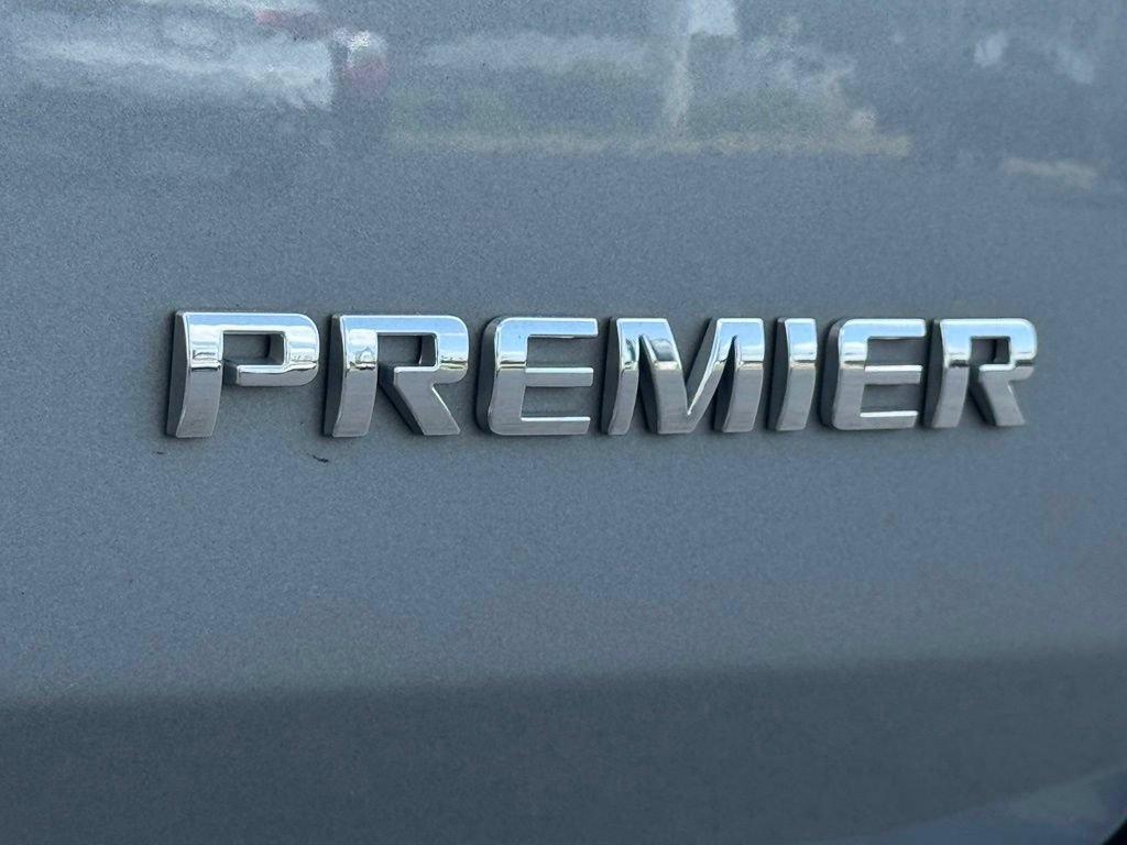 Used 2023 Chevrolet Traverse Premier FWD image 12