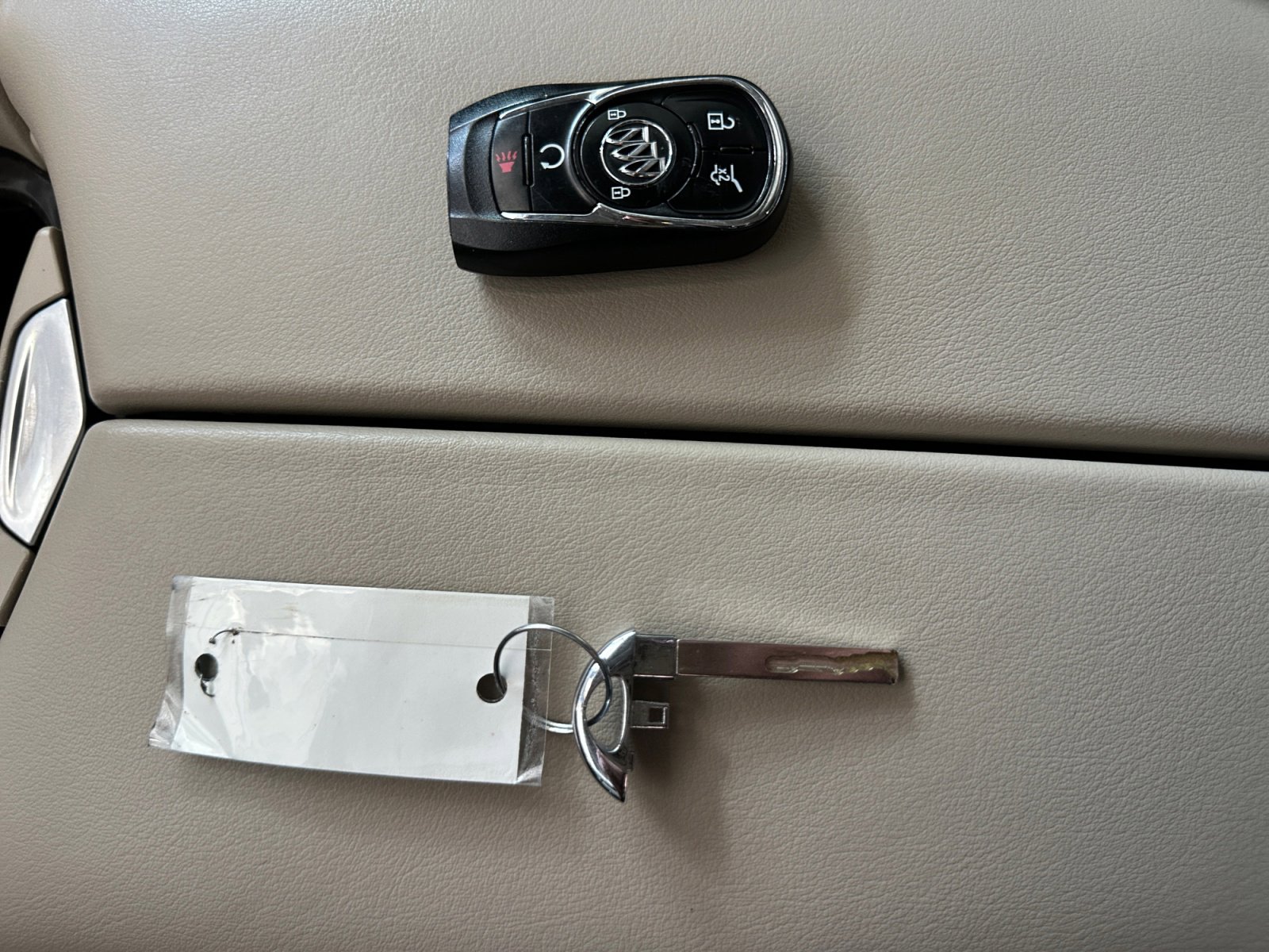 Used 2019 Buick Envision Essence FWD image 33