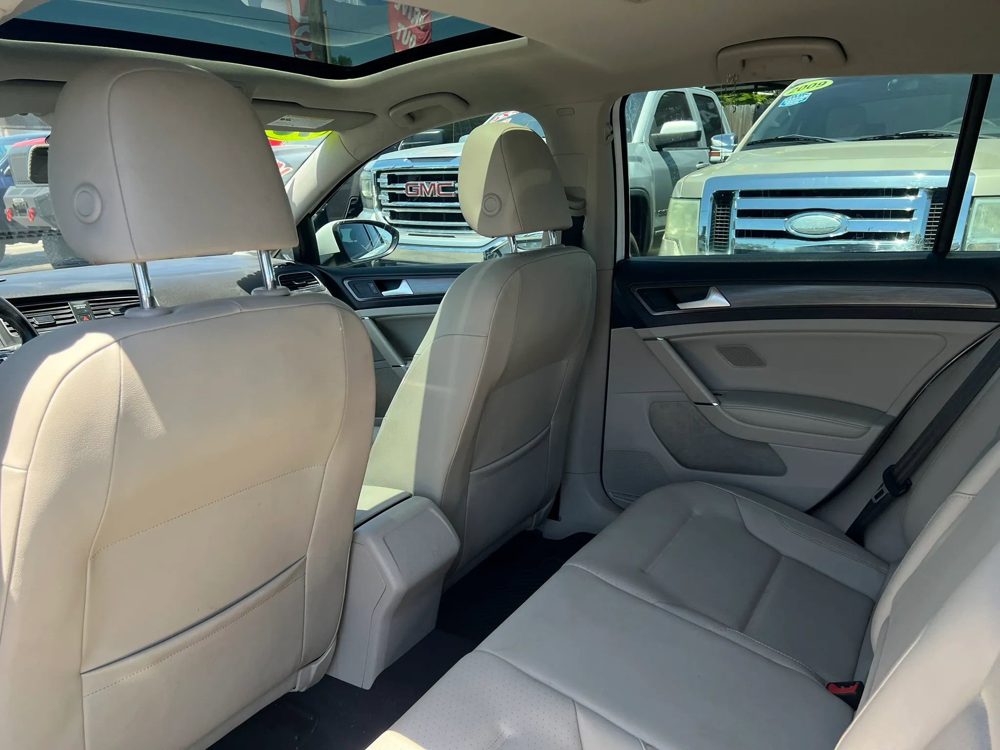 Used 2018 Volkswagen Golf SE image 11