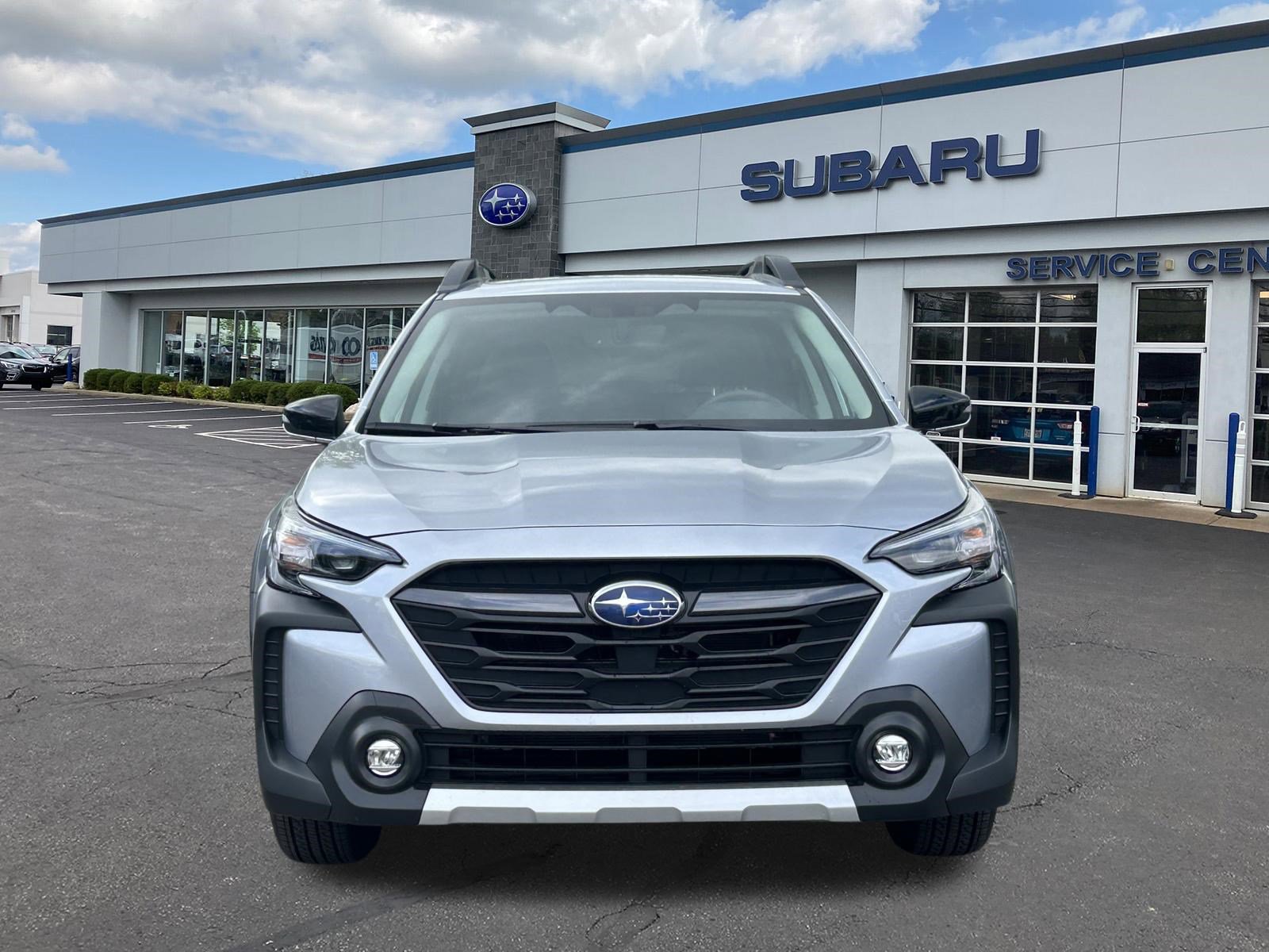 Used 2025 Subaru Outback Limited AWD/4WD image 2