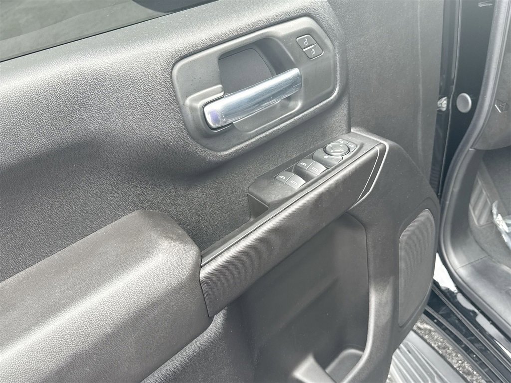 Used 2025 Chevrolet Silverado 2500 Custom image 14