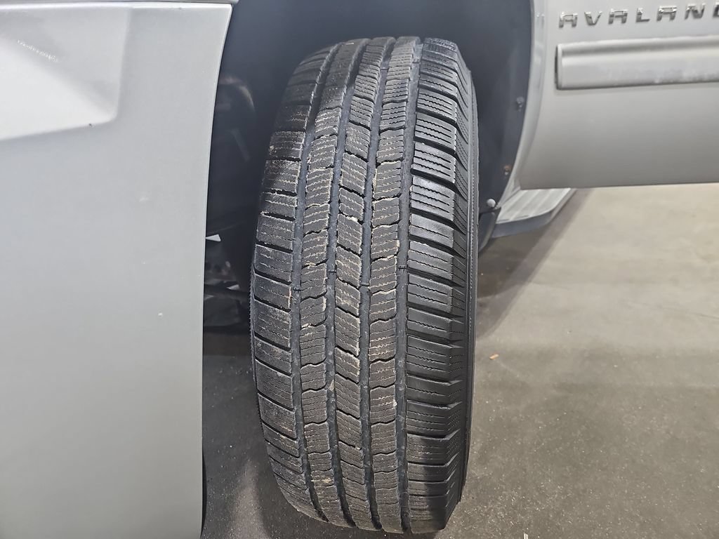 Used 2011 Chevrolet Avalanche LS RWD image 34