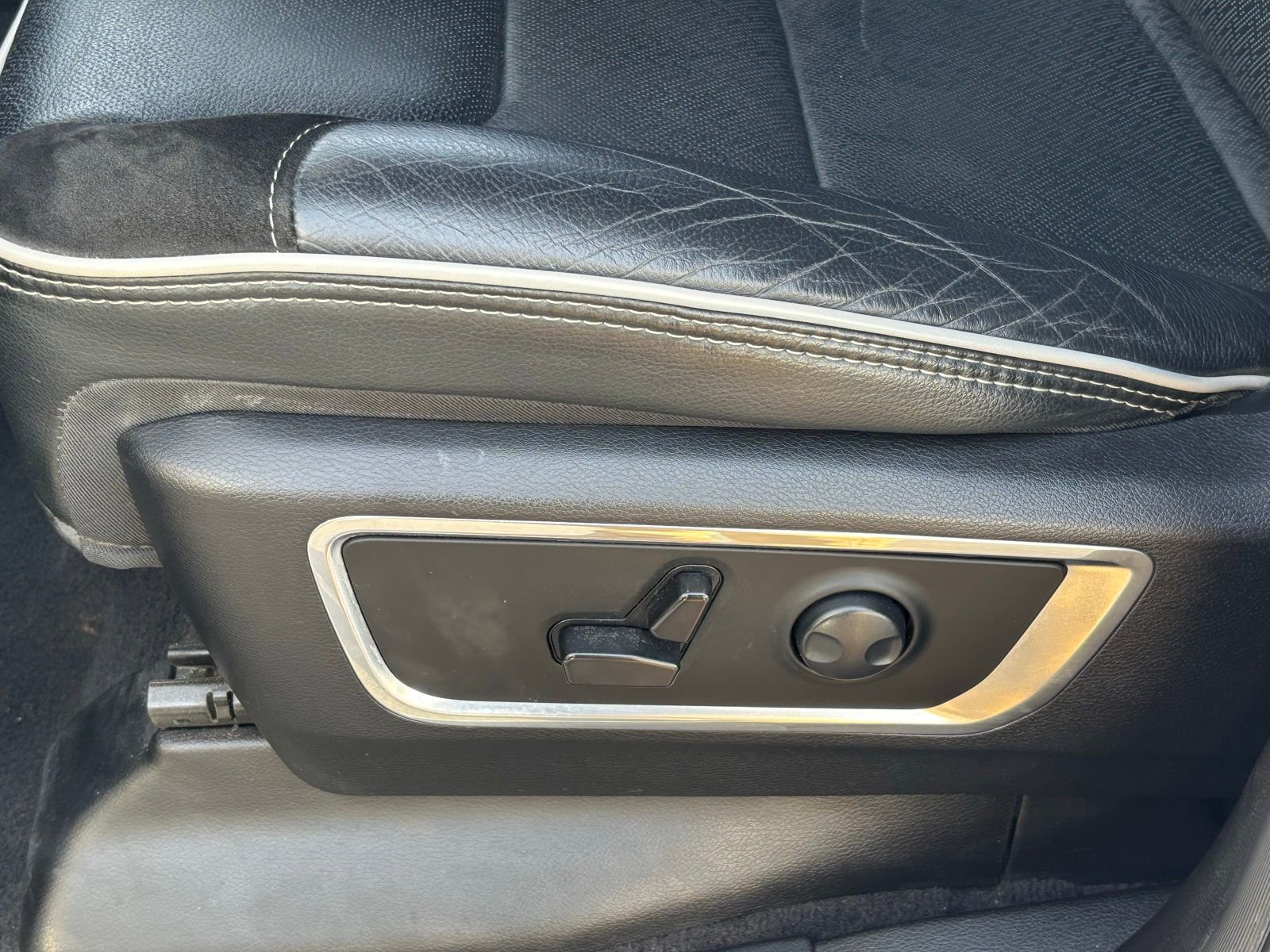 Used 2025 RAM 1500 Laramie image 19