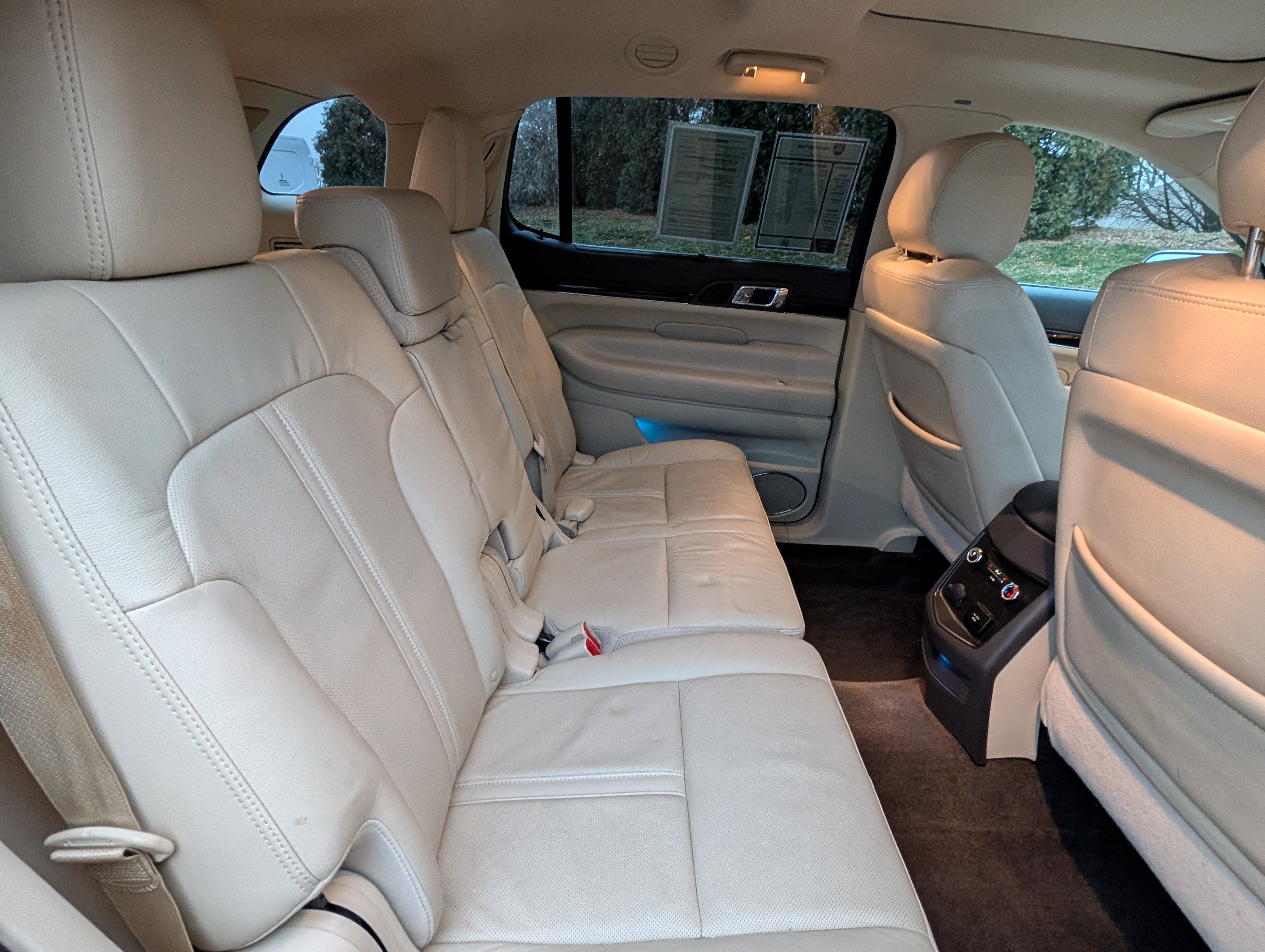 Used 2018 Lincoln MKT AWD image 28