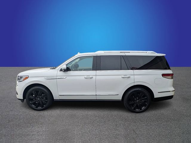 Used 2022 Lincoln Navigator Reserve image 2