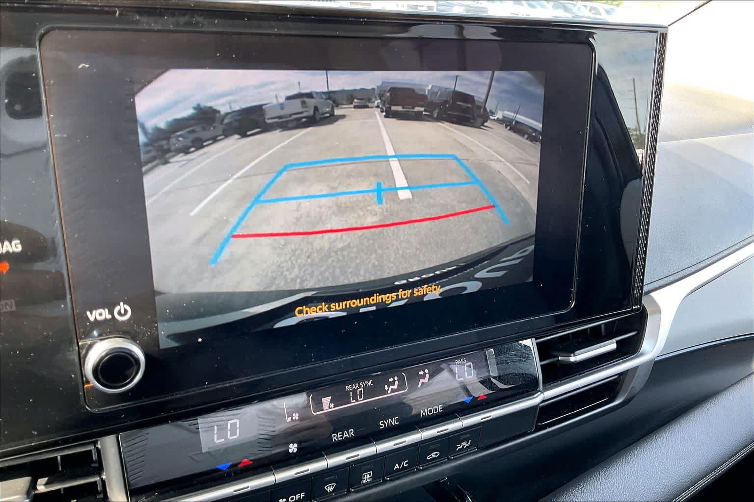 Used 2025 Toyota Sienna LE FWD image 28