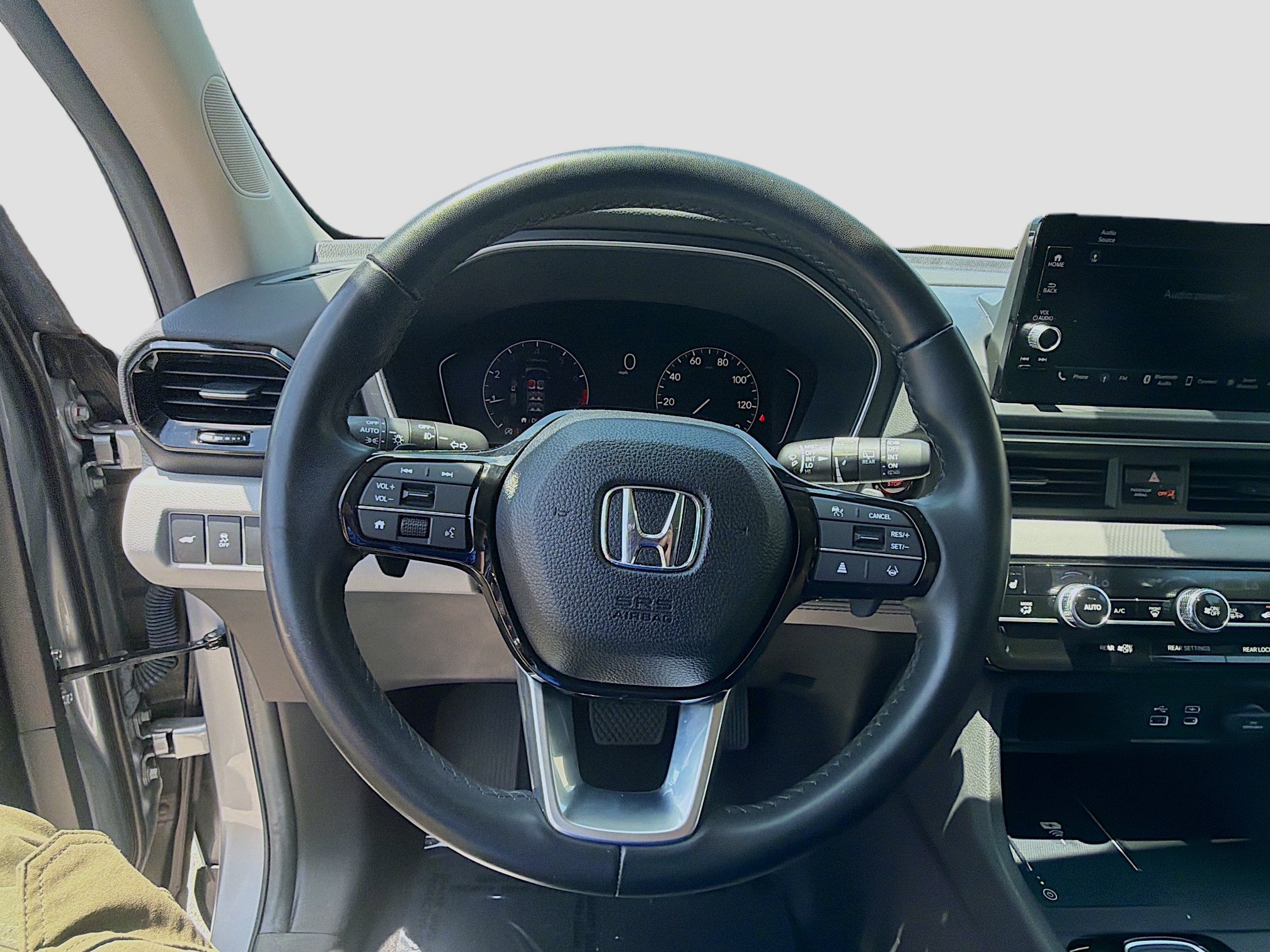 Used 2025 Honda Pilot EX-L image 8
