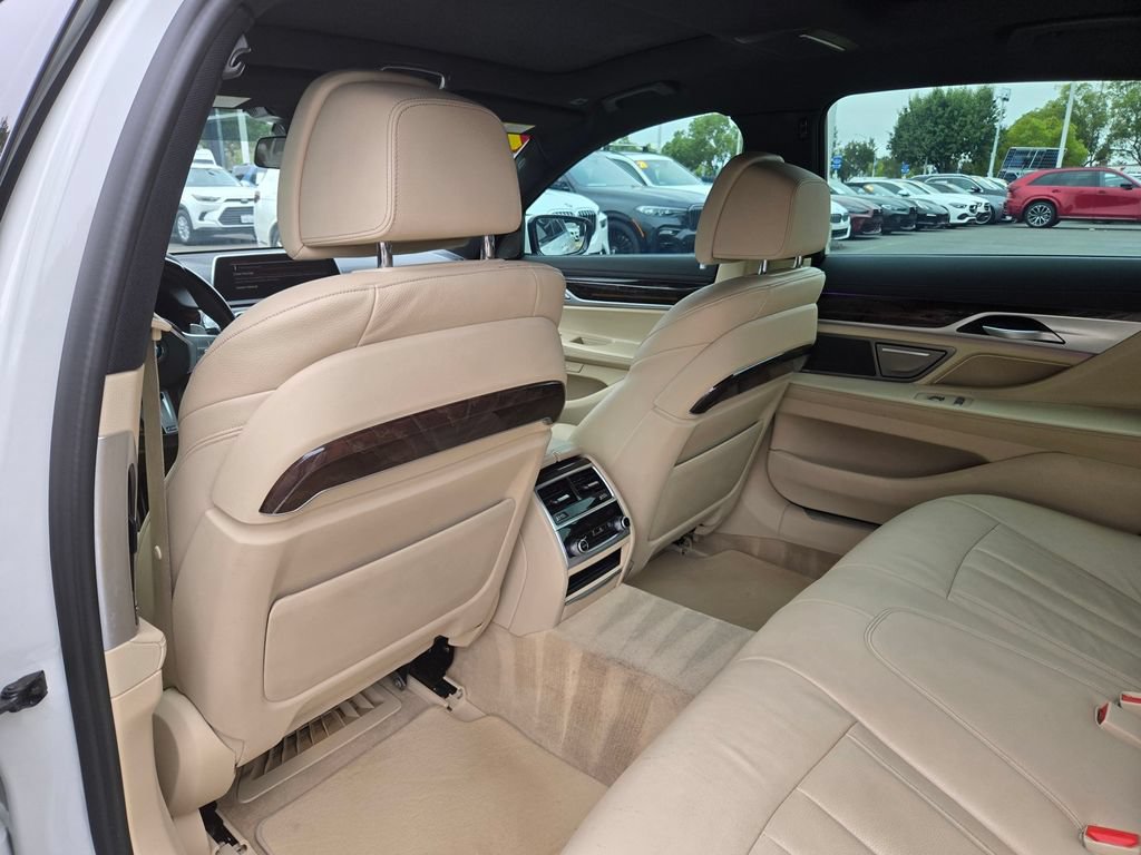 Used 2021 BMW 740i w/ M Sport Package RWD image 14