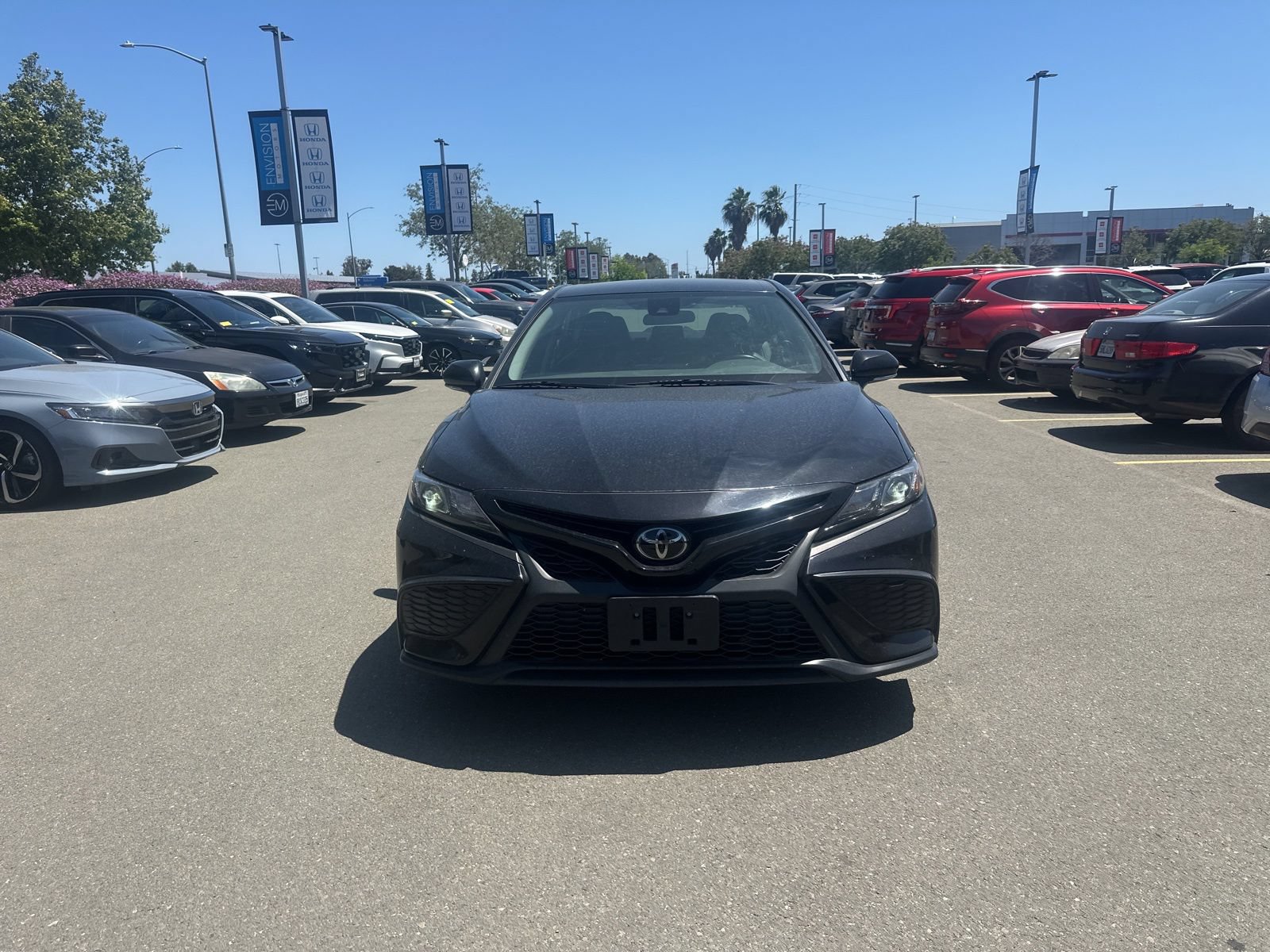 Used 2023 Toyota Camry SE FWD image 1