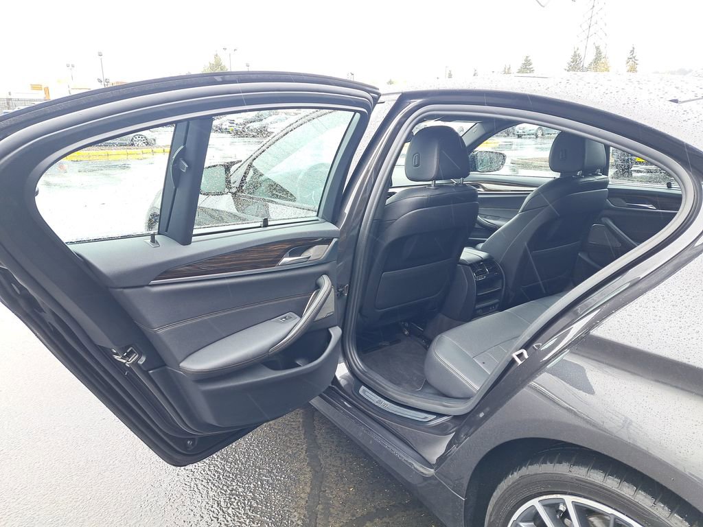 Used 2021 BMW 540i w/ Executive Package image 12