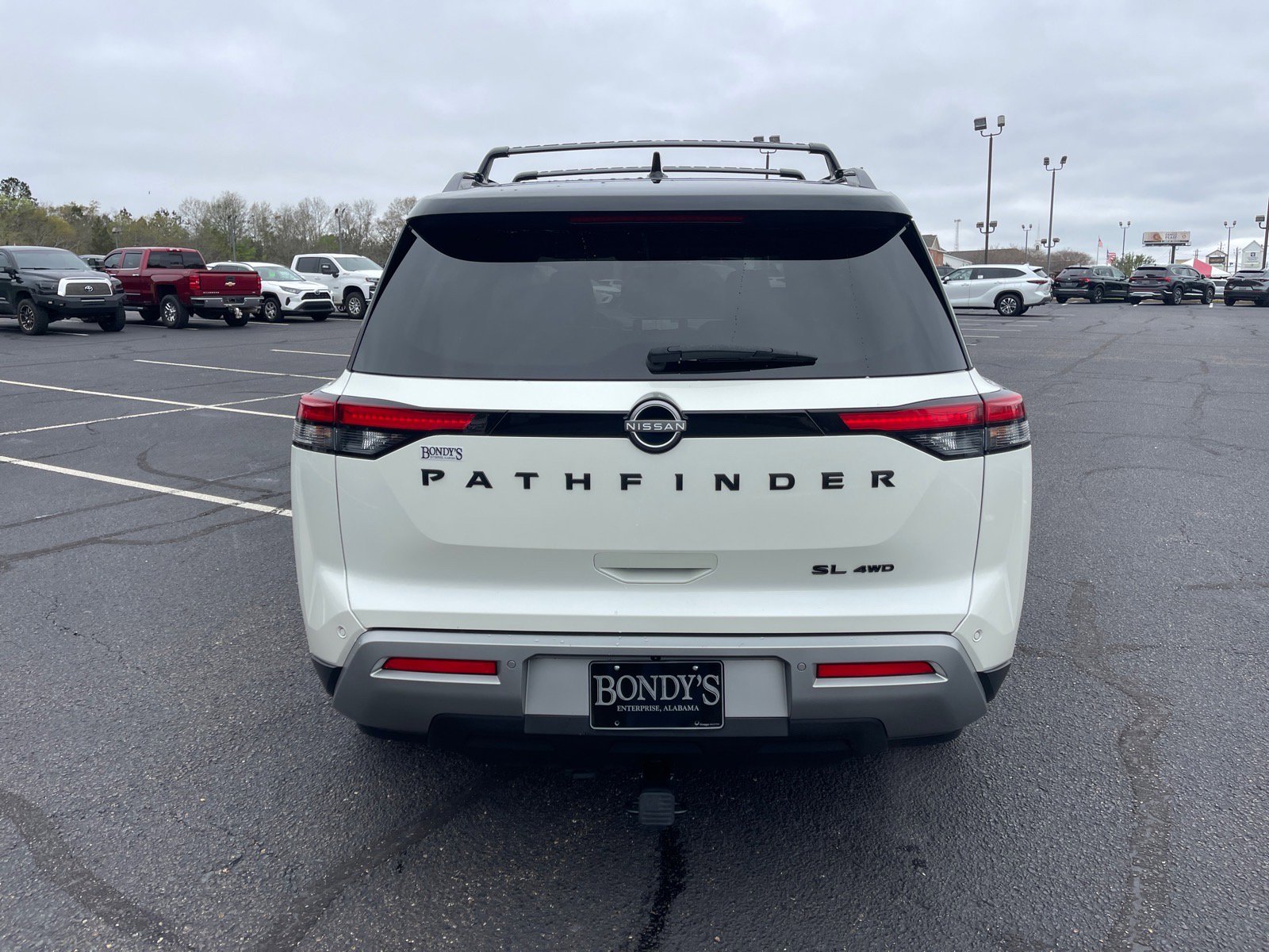 Used 2023 Nissan Pathfinder SL w/ Black Appearance Package image 14