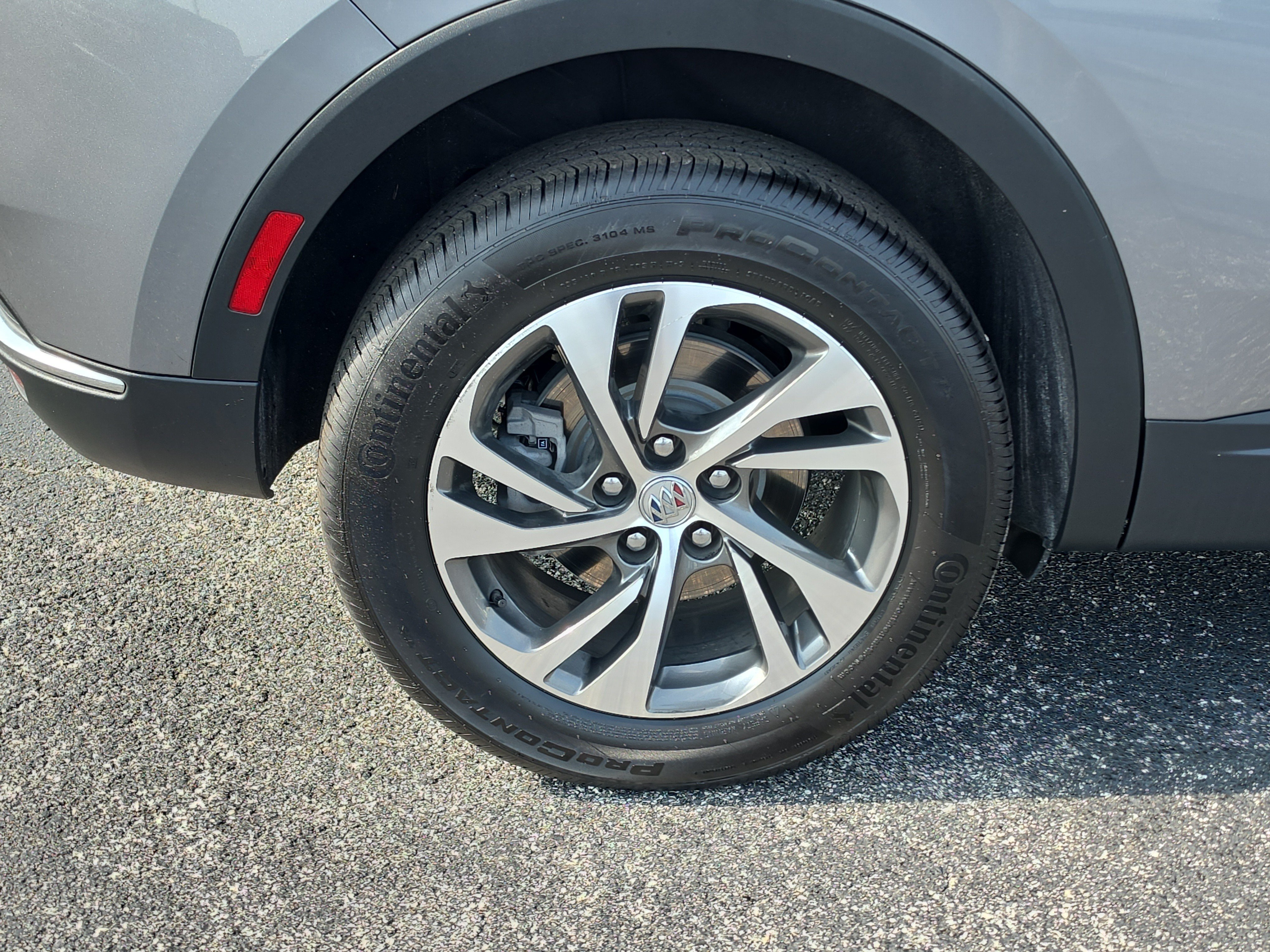 Used 2022 Buick Envision Essence w/ Safety Package FWD image 5