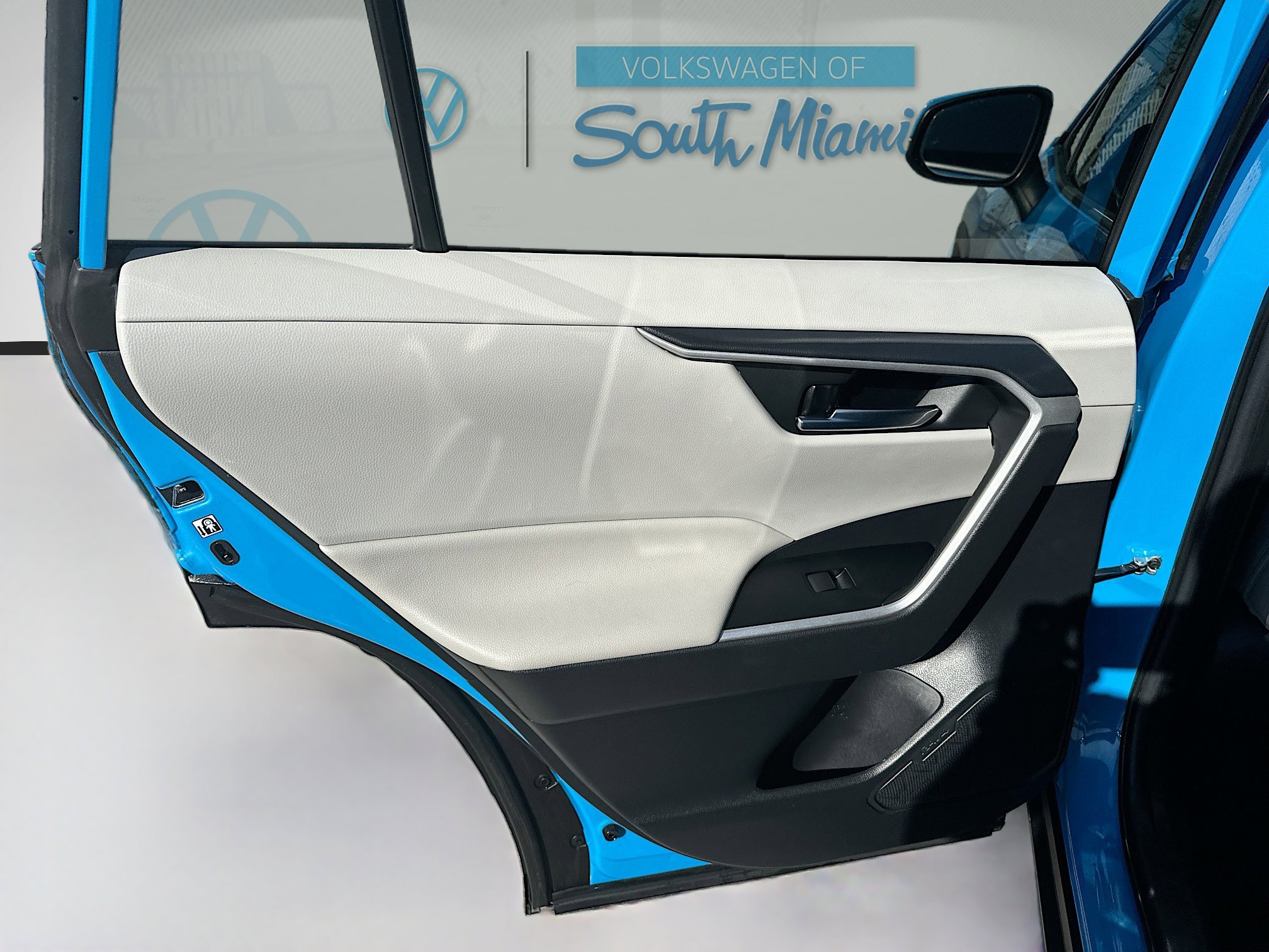 Used 2020 Toyota RAV4 XLE image 25