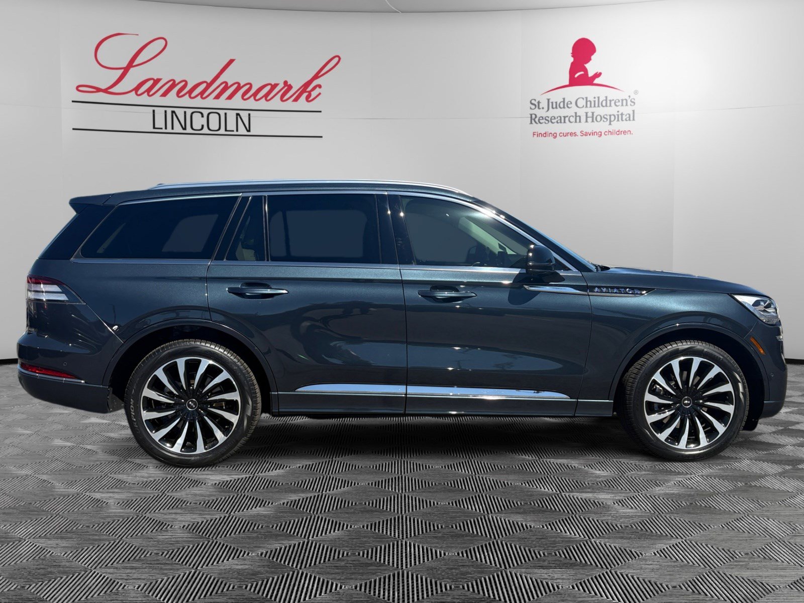 Certified 2023 Lincoln Aviator Black Label Grand Touring w/ Class IV Trailer Tow Package image 6