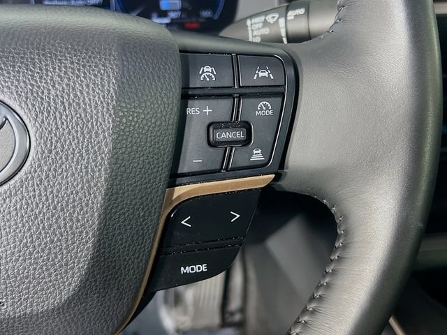 Used 2023 Toyota Crown AWD/4WD image 18