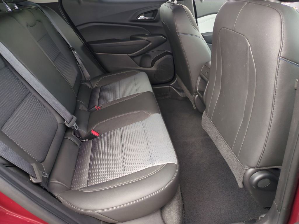Used 2025 Chevrolet Trax LT w/ LT Convenience Package FWD image 23