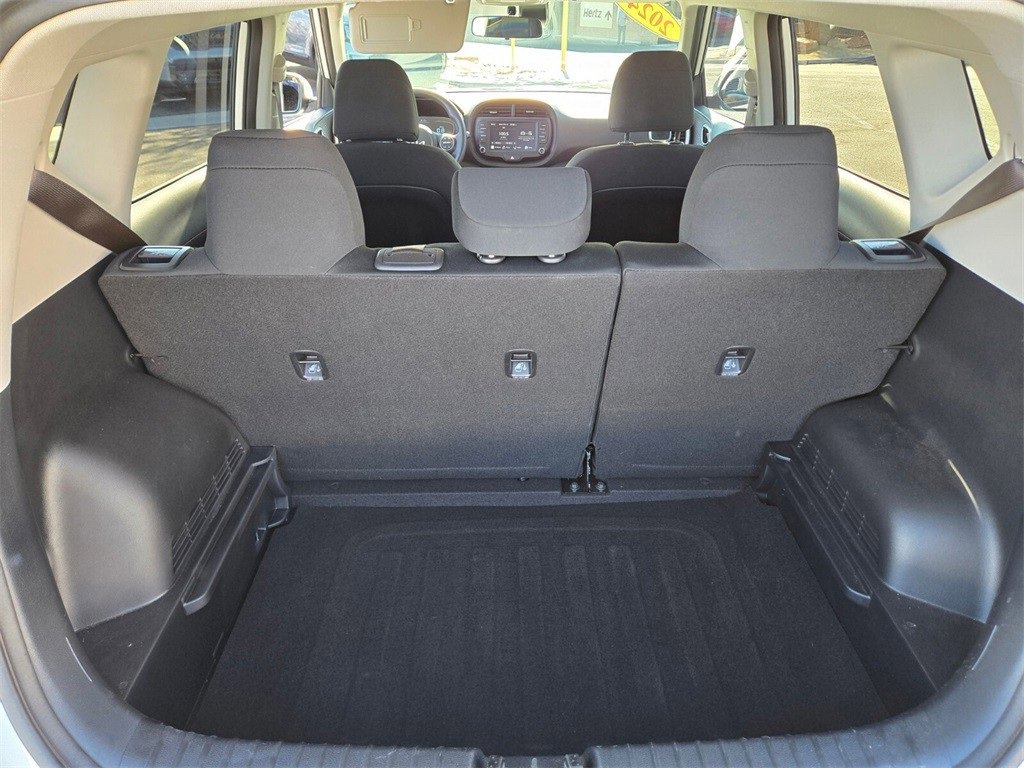 Used 2024 Kia Soul LX w/ Option Group 015 image 16