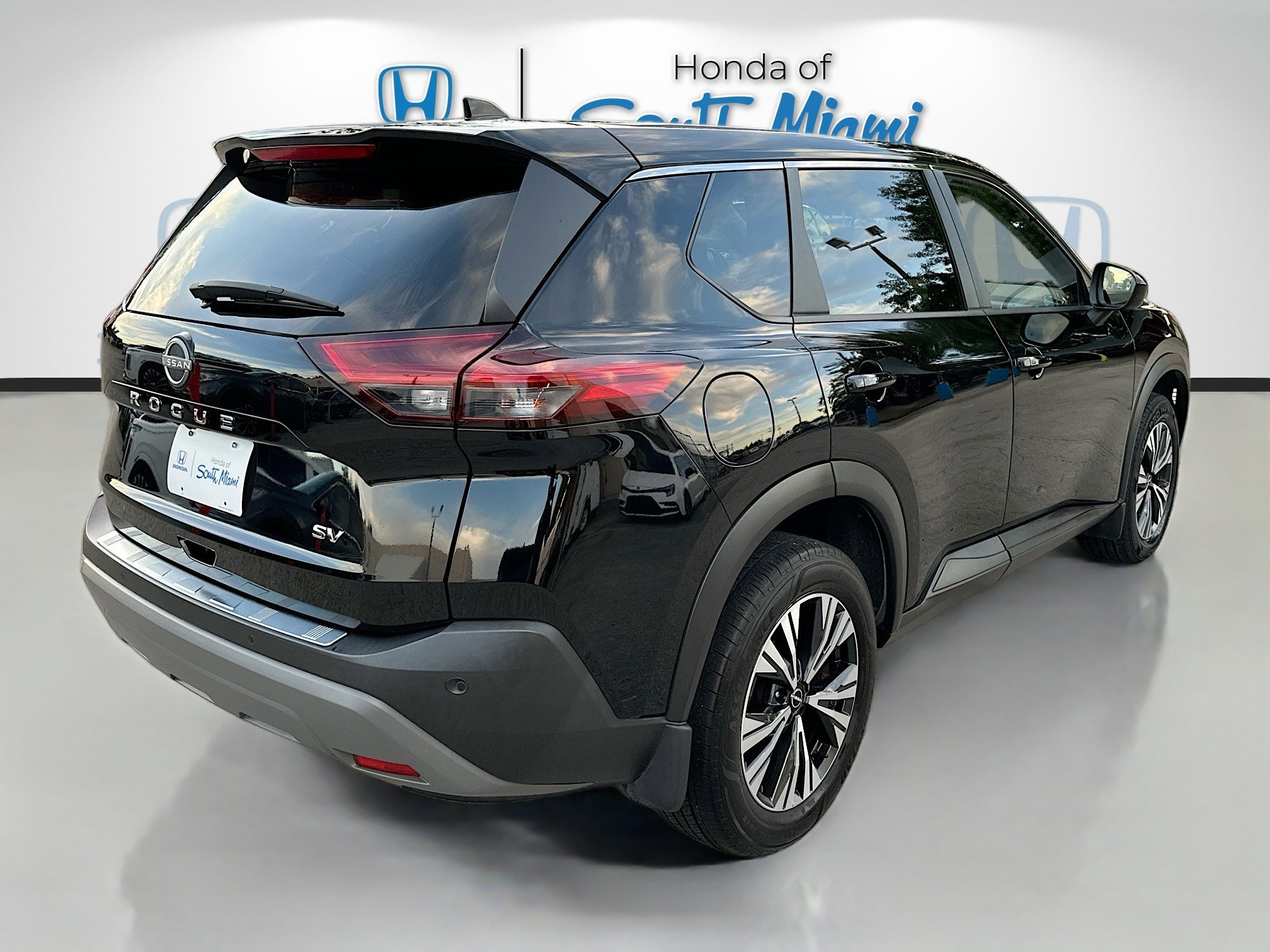 Used 2023 Nissan Rogue SV image 7