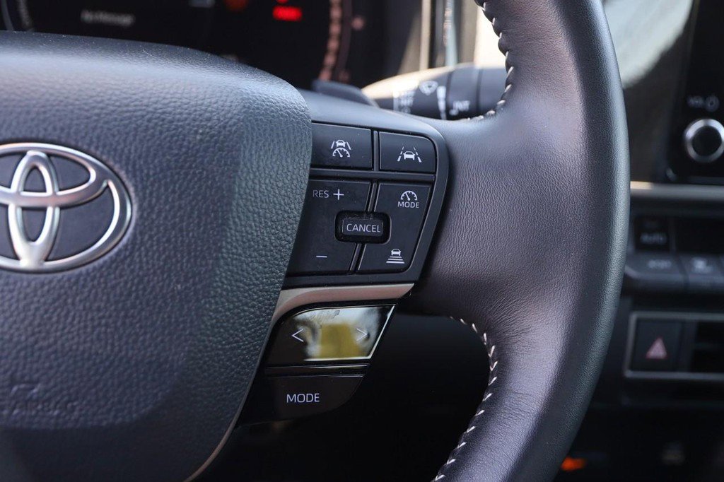 Used 2025 Toyota Camry SE FWD image 12