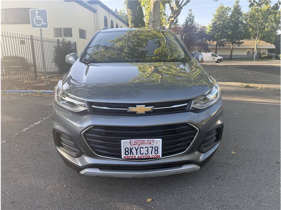 Used 2019 Chevrolet Trax LT w/ LT Convenience Package FWD image 2